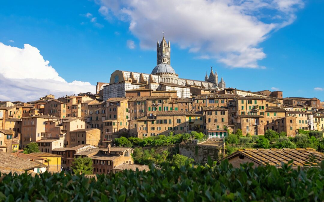 SIENA E APERITIVO NELLA PIAZZA PRINCIPALE DELLA CITTÀ